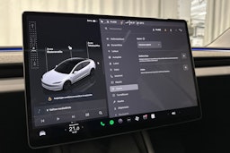 valkoinen Tesla Model 3 2024 kuva 35.