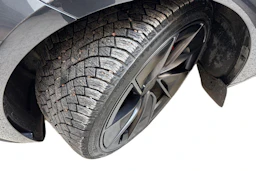 harmaa Tesla Model 3 2024 kuva 9.