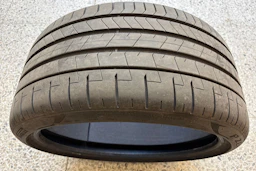 harmaa Tesla Model 3 2024 kuva 11.