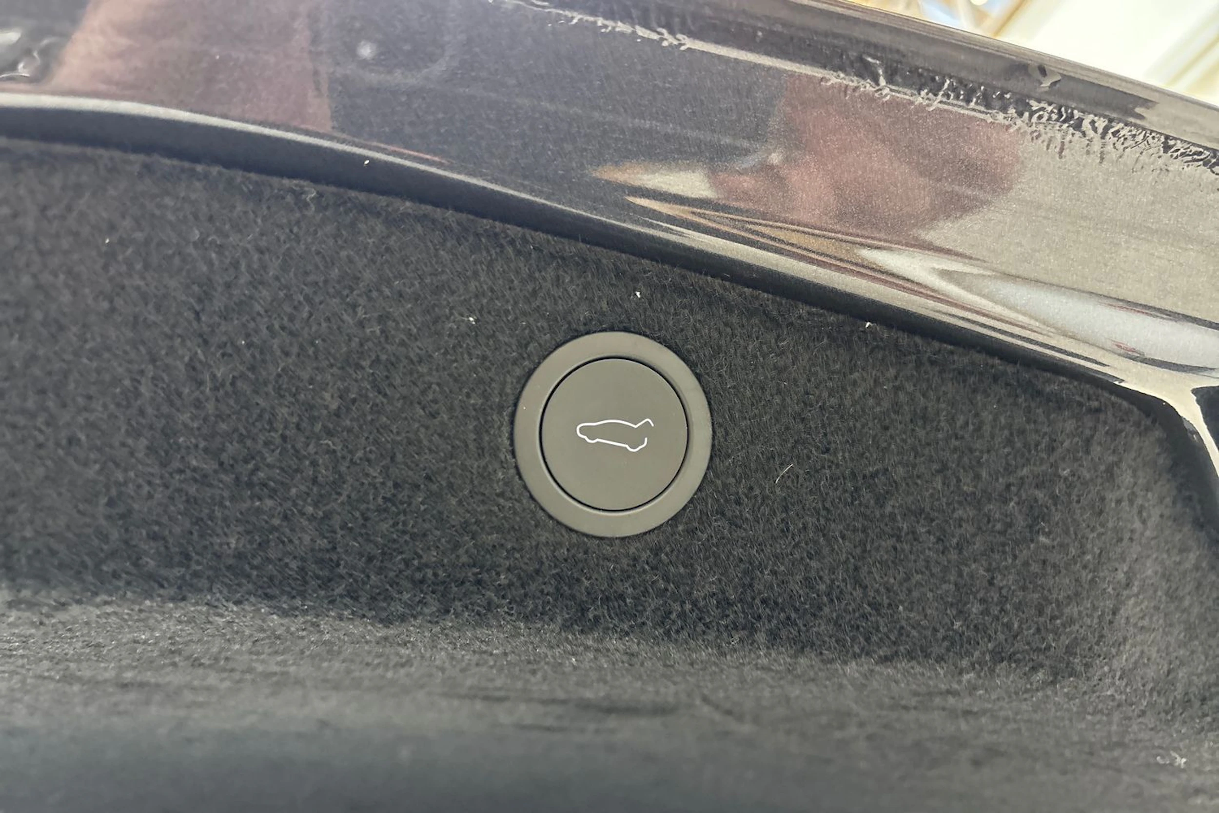 harmaa Tesla Model 3 2024 kuva 13.