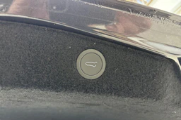 harmaa Tesla Model 3 2024 kuva 13.