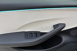 harmaa Tesla Model 3 2024 kuva 15.