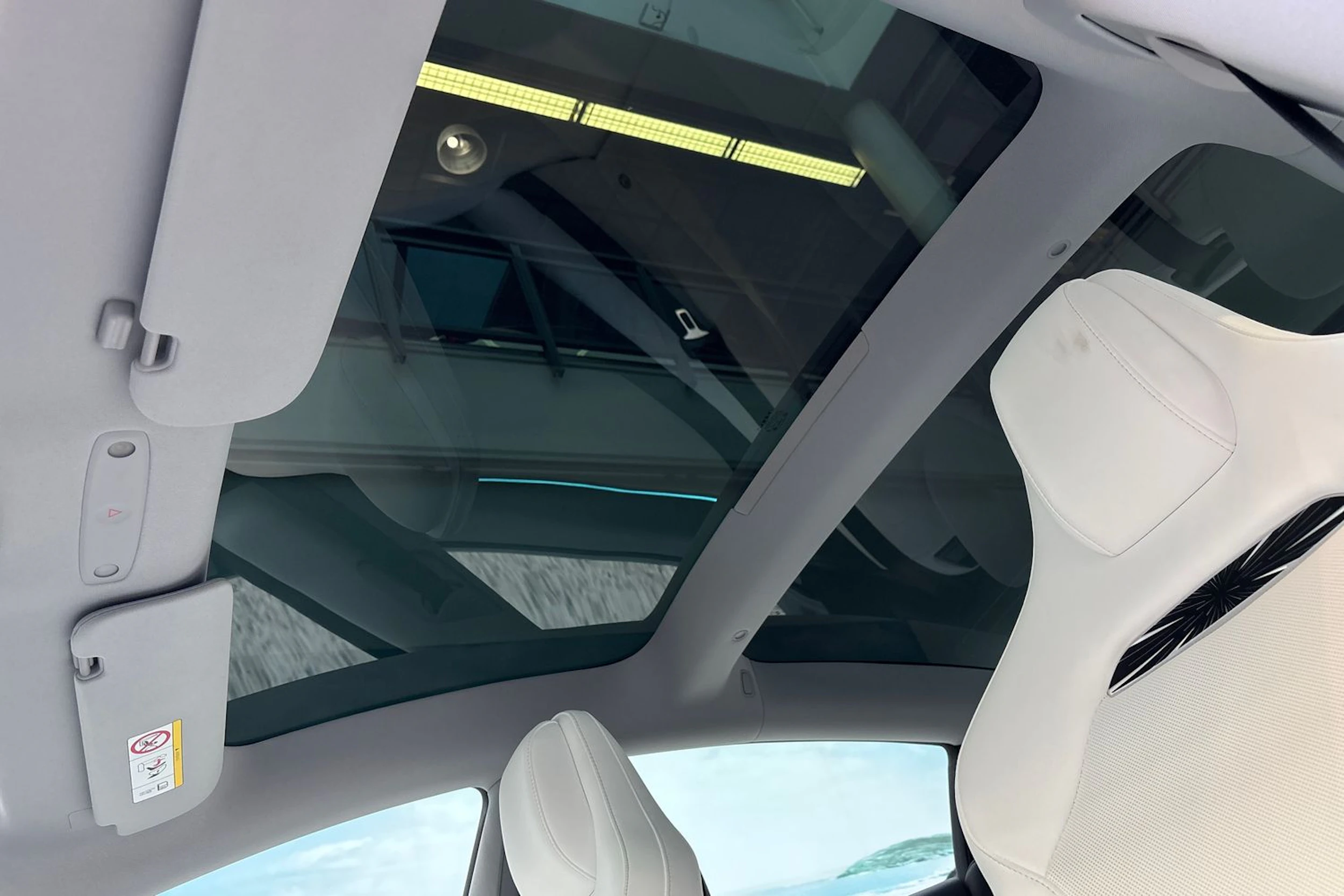 harmaa Tesla Model 3 2024 kuva 16.