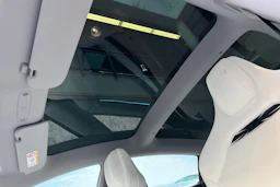 harmaa Tesla Model 3 2024 kuva 16.