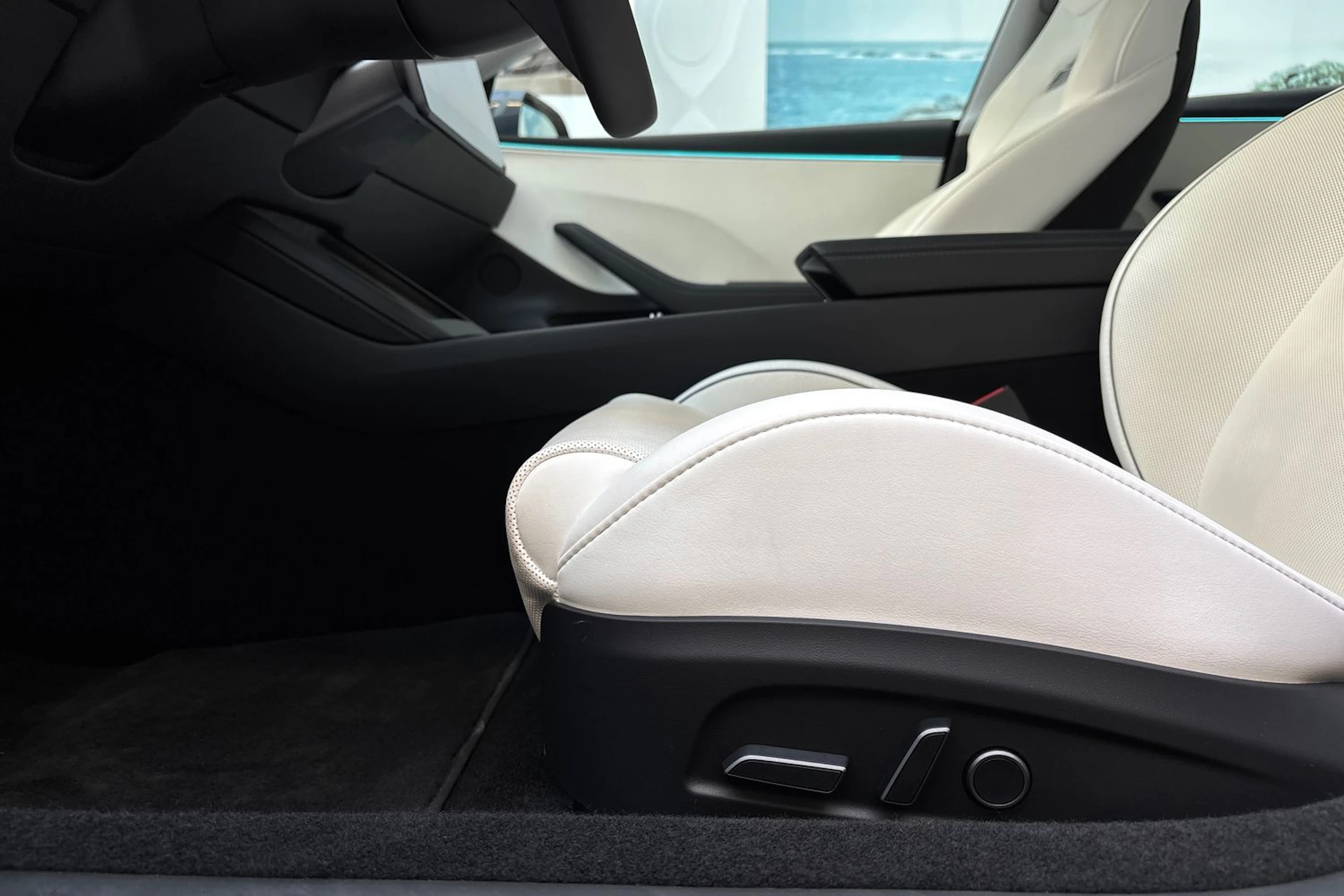 harmaa Tesla Model 3 2024 kuva 17.