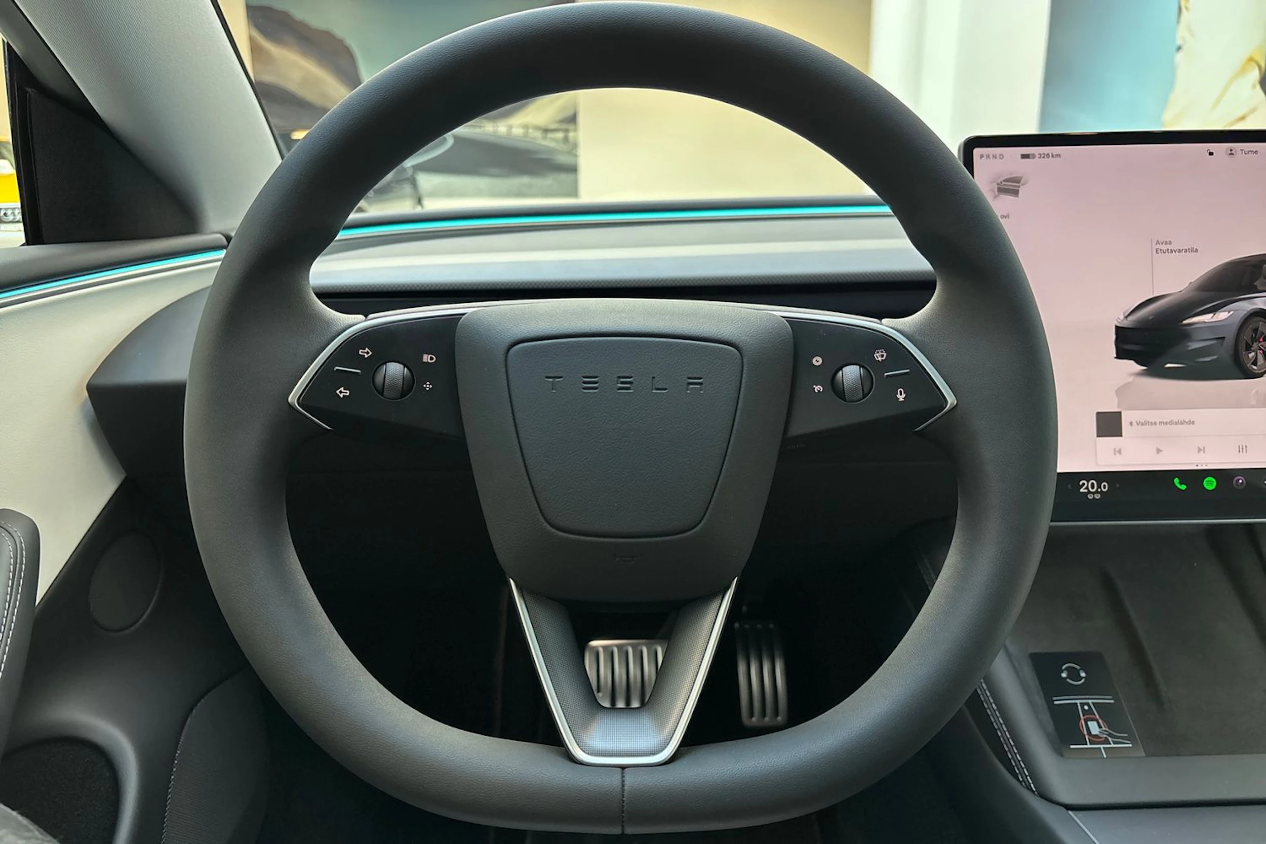 harmaa Tesla Model 3 2024 kuva 18.