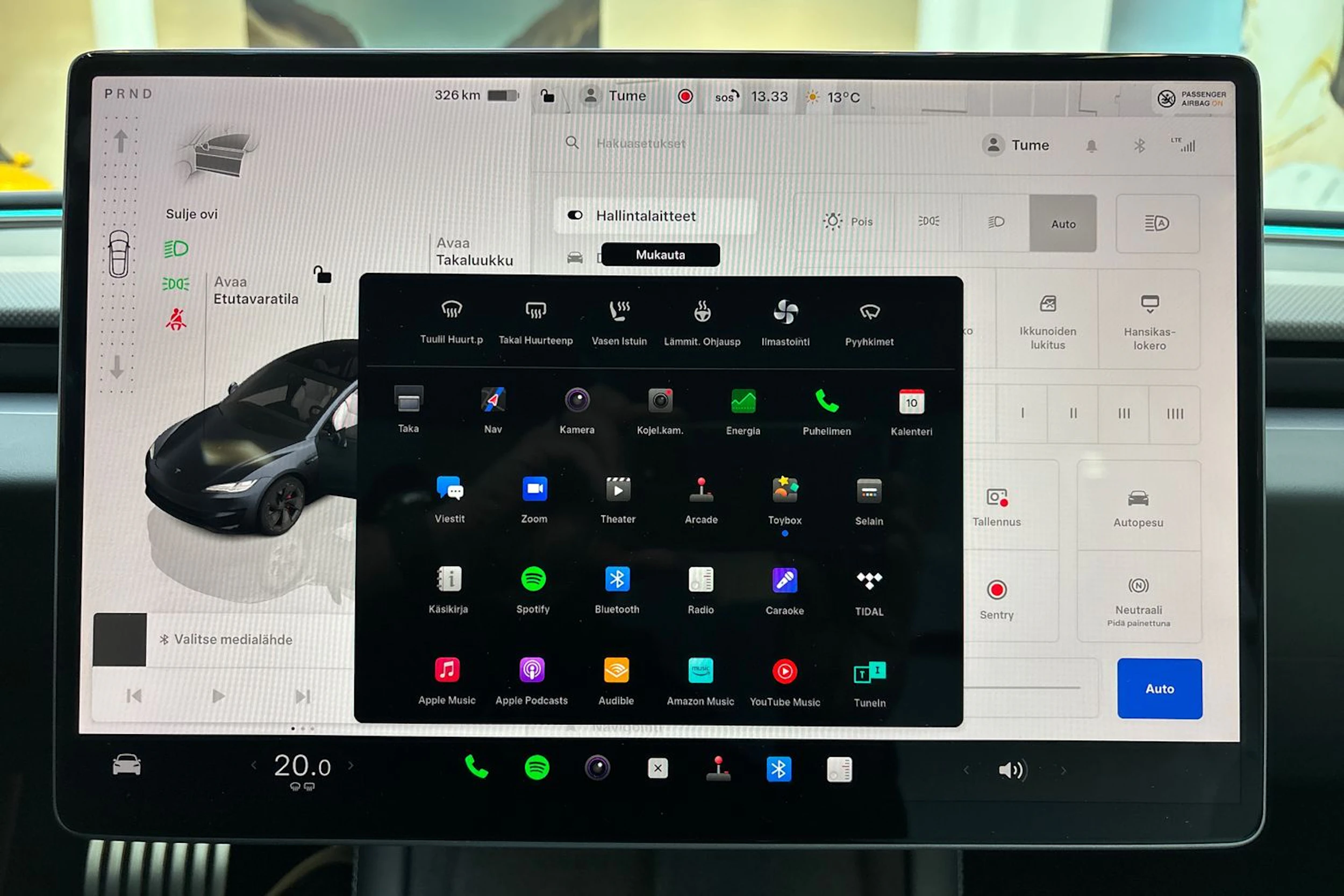 harmaa Tesla Model 3 2024 kuva 20.