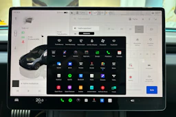 harmaa Tesla Model 3 2024 kuva 20.