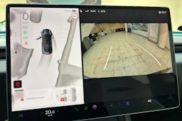 harmaa Tesla Model 3 2024 kuva 23.