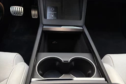 harmaa Tesla Model 3 2024 kuva 24.