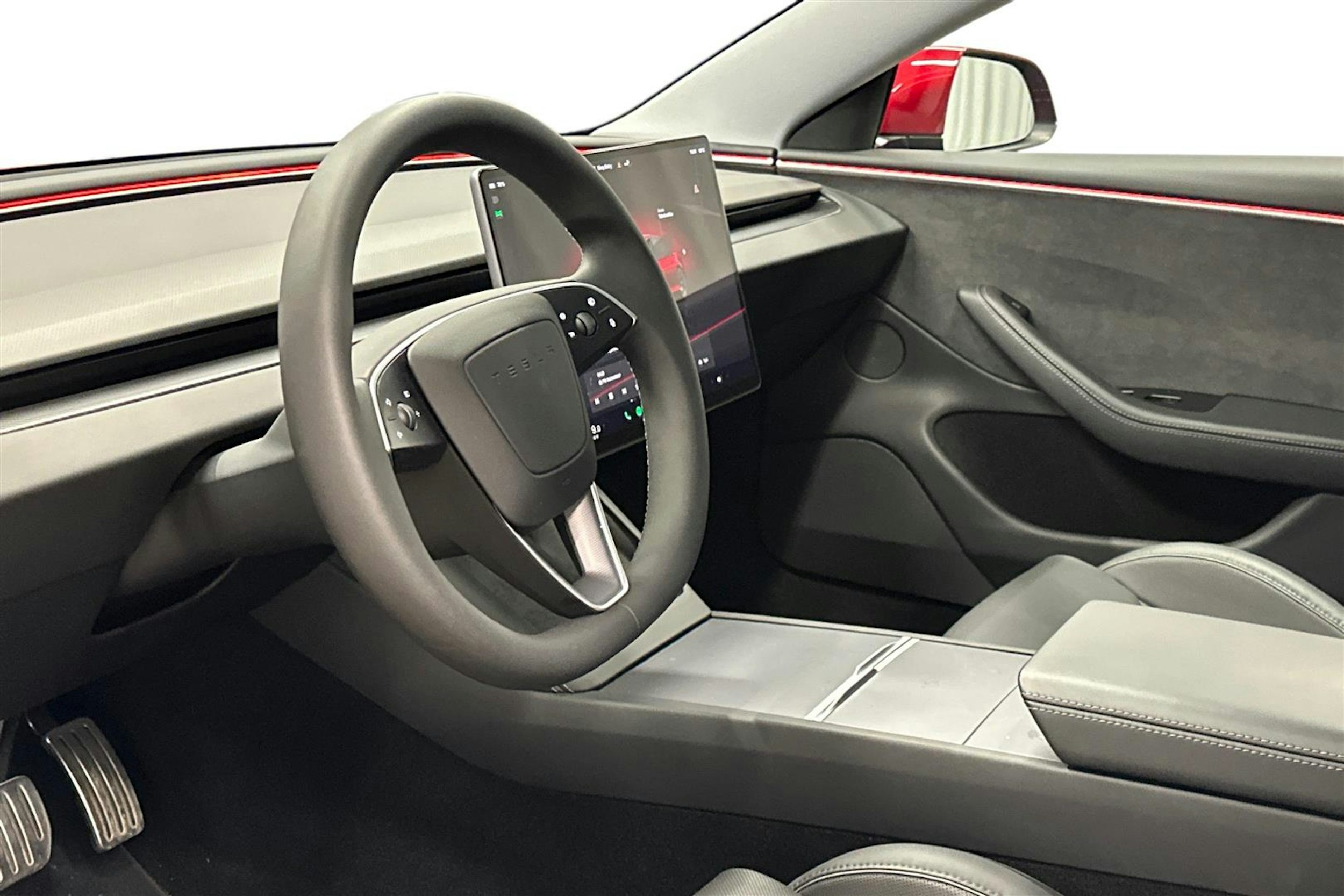 punainen Tesla Model 3 2024 kuva 6.