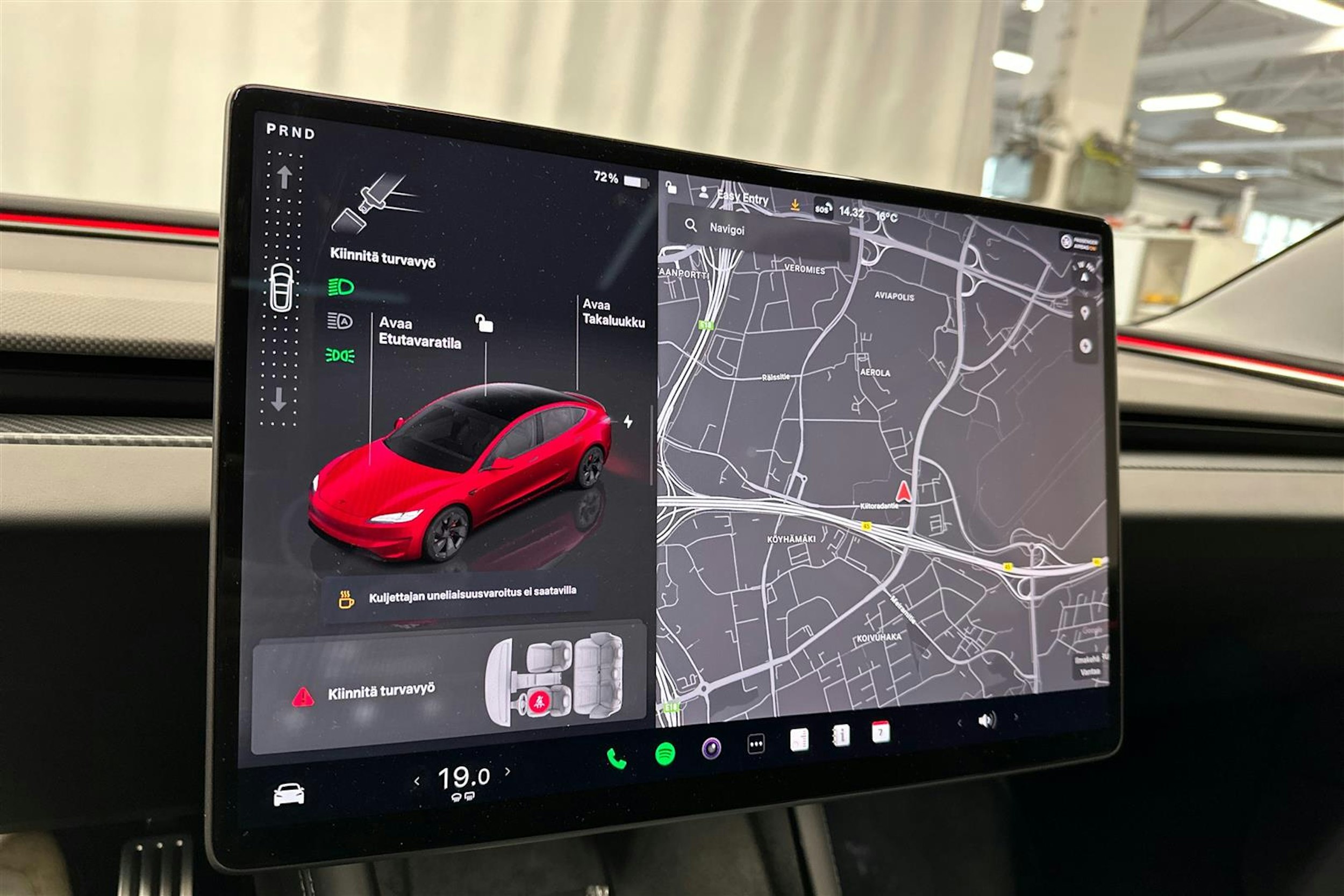 punainen Tesla Model 3 2024 kuva 13.