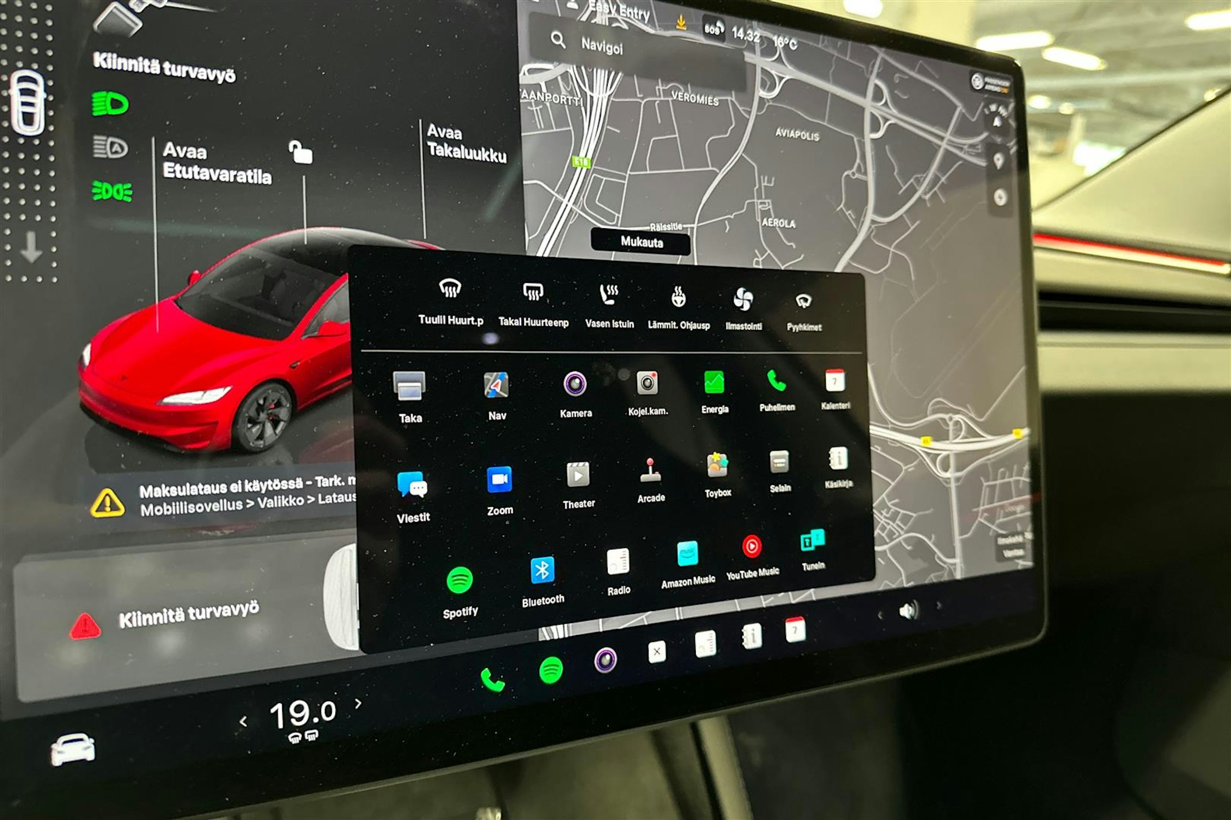 punainen Tesla Model 3 2024 kuva 14.