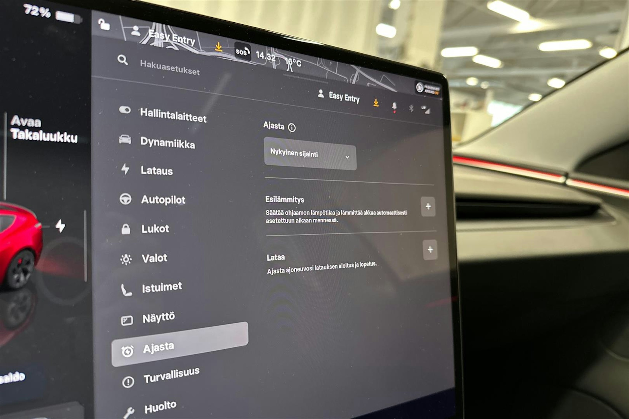 punainen Tesla Model 3 2024 kuva 15.