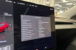 punainen Tesla Model 3 2024 kuva 20.