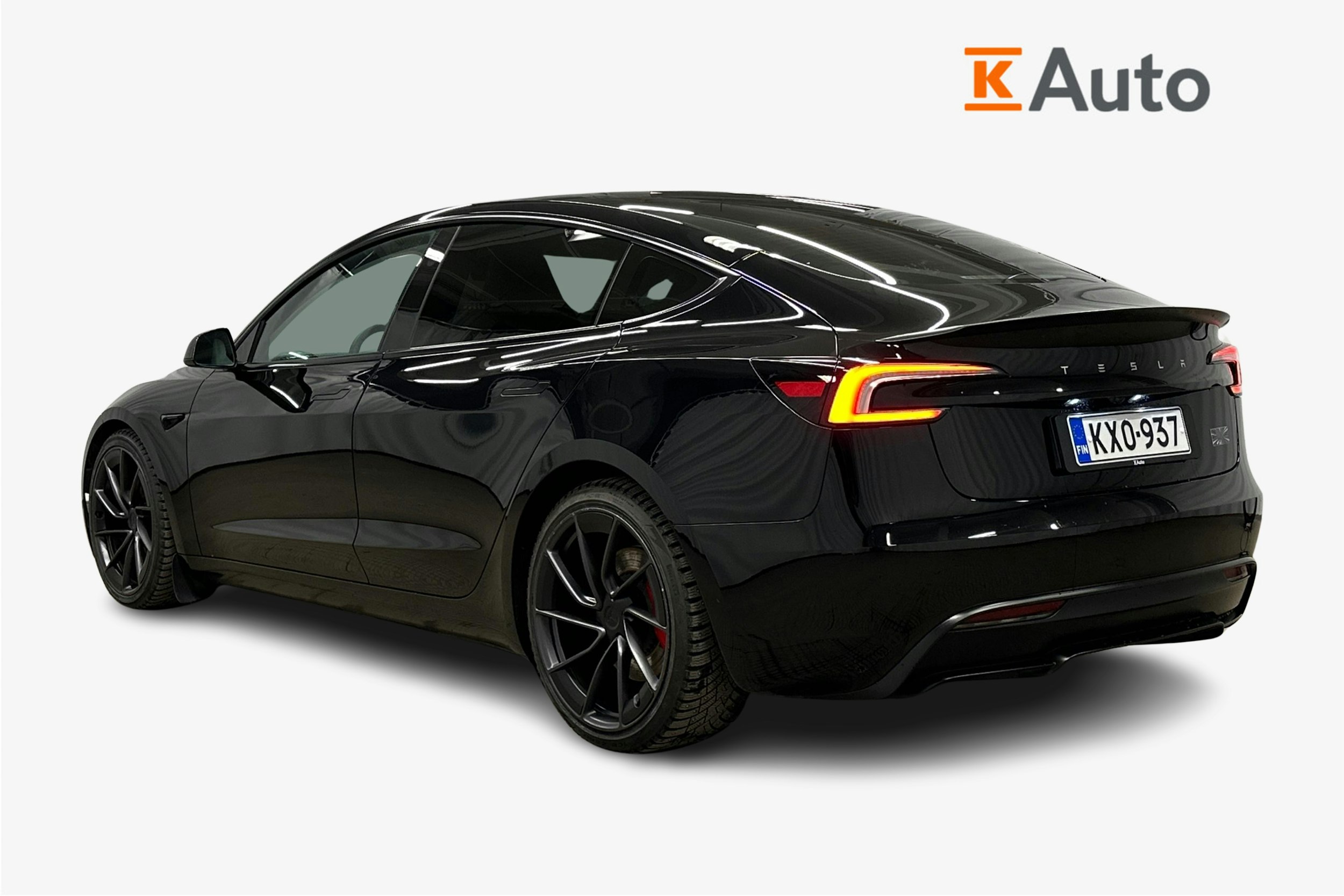 musta Tesla Model 3 2024 kuva 2.