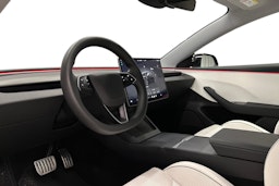 musta Tesla Model 3 2024 kuva 7.