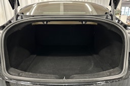 musta Tesla Model 3 2024 kuva 14.