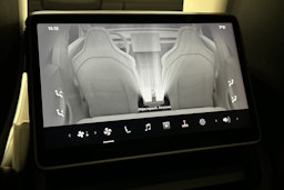 musta Tesla Model 3 2024 kuva 16.