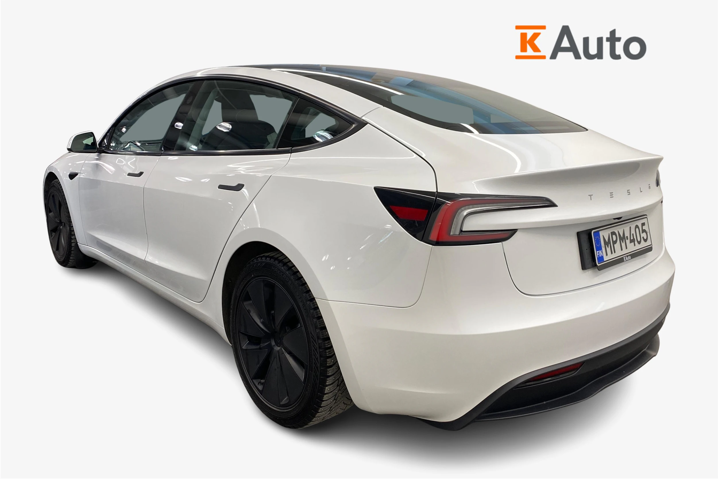 Valkoinen Tesla Model 3 2024 kuva 2.