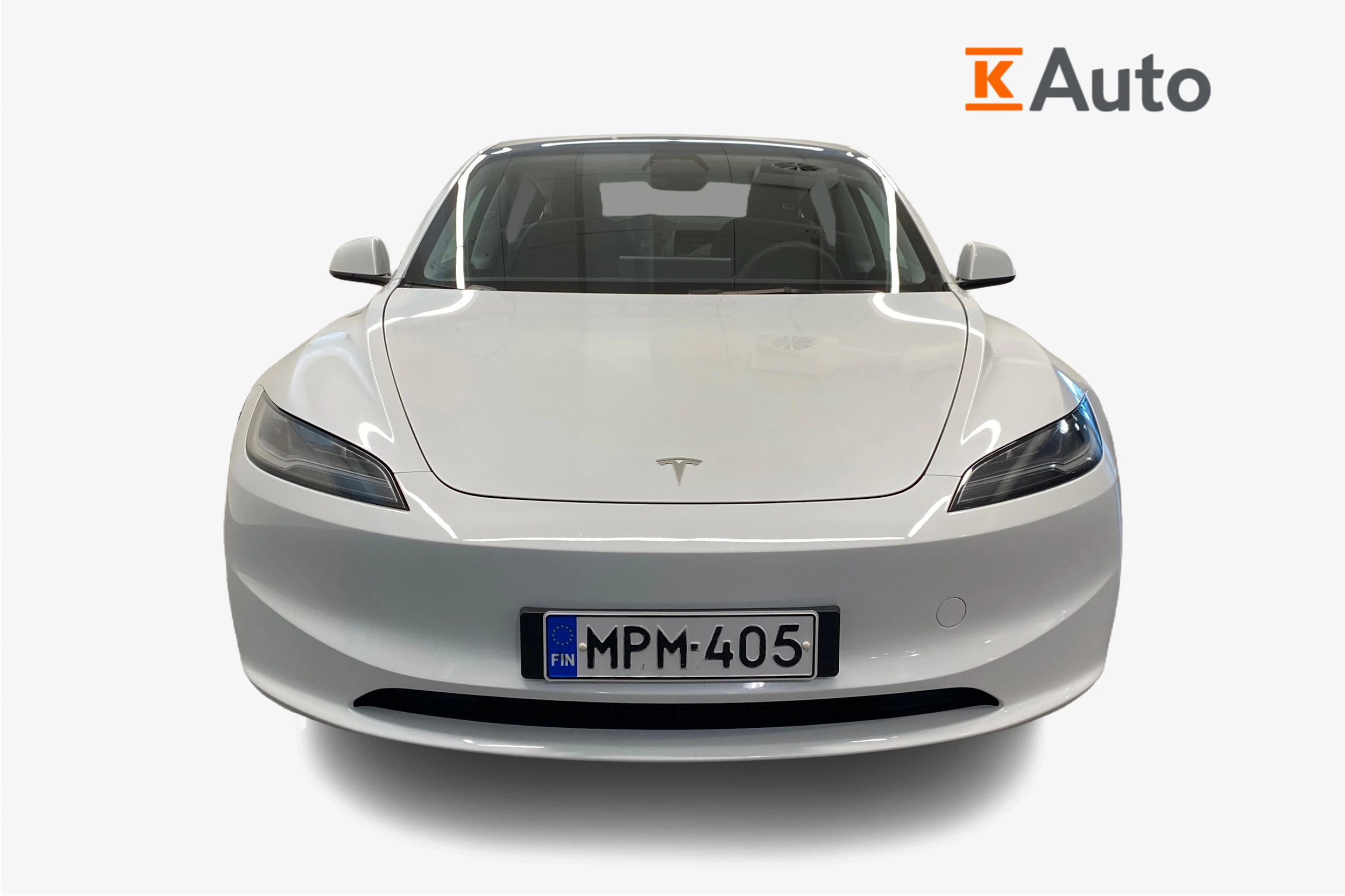 Valkoinen Tesla Model 3 2024 kuva 4.