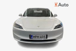 Valkoinen Tesla Model 3 2024 kuva 4.