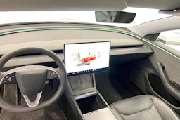 Valkoinen Tesla Model 3 2024 kuva 7.