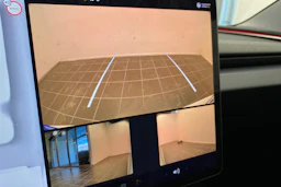 Valkoinen Tesla Model 3 2024 kuva 12.