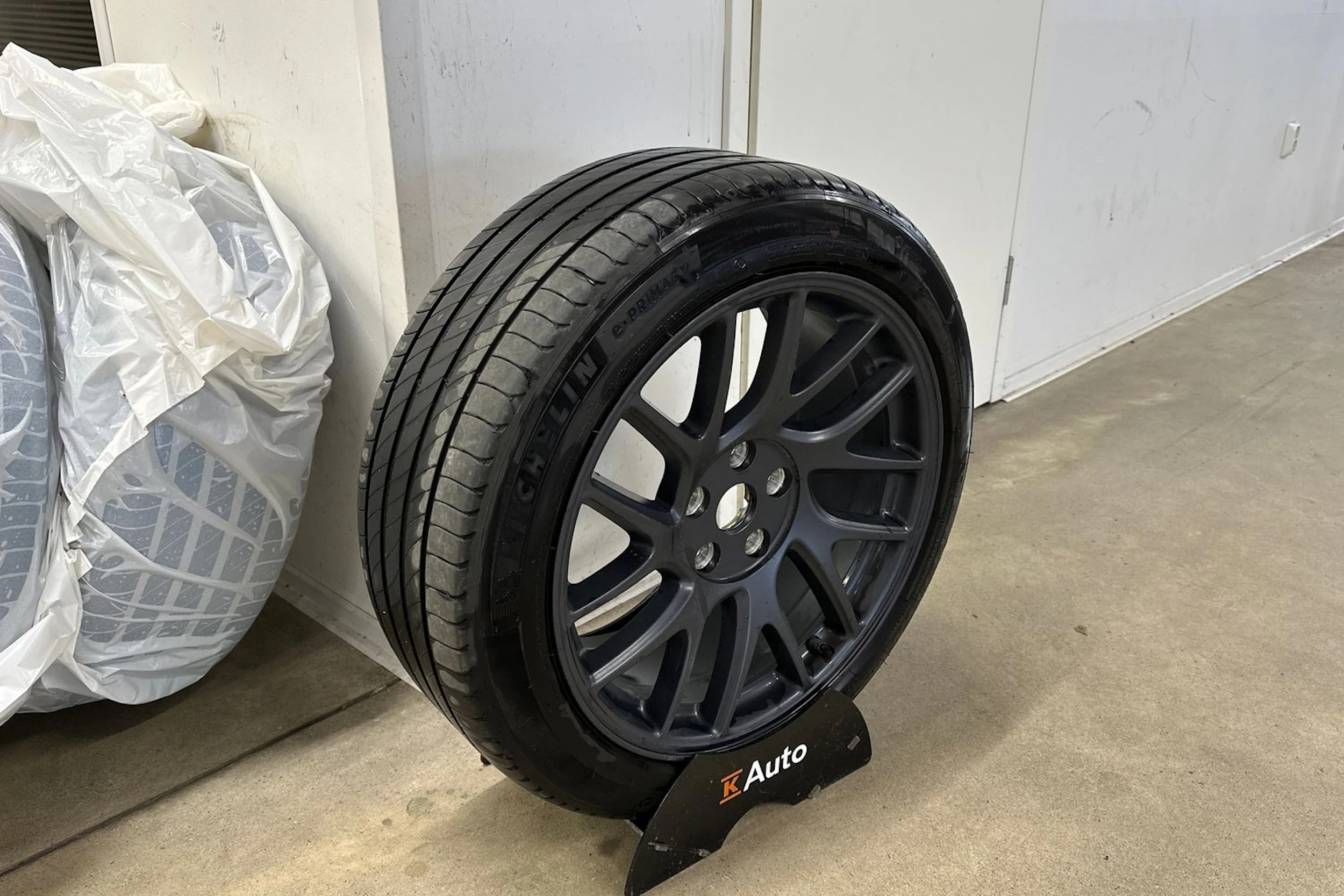 met. monivär. Tesla Model 3 2024 kuva 10.