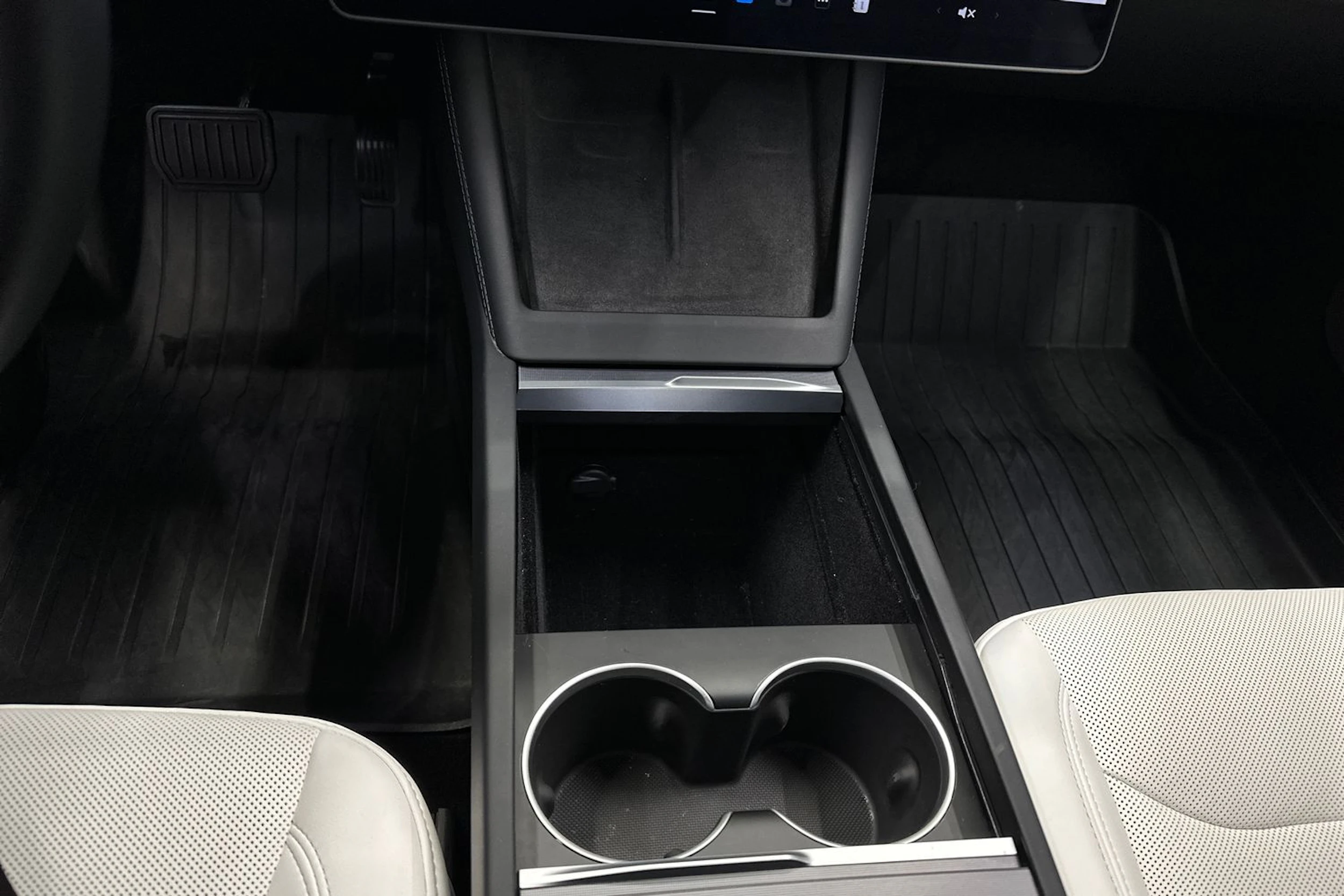 met. monivär. Tesla Model 3 2024 kuva 24.