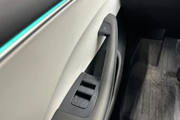 met. monivär. Tesla Model 3 2024 kuva 28.