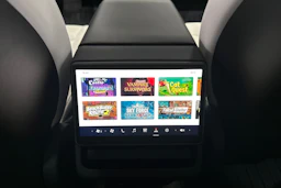 met. monivär. Tesla Model 3 2024 kuva 29.