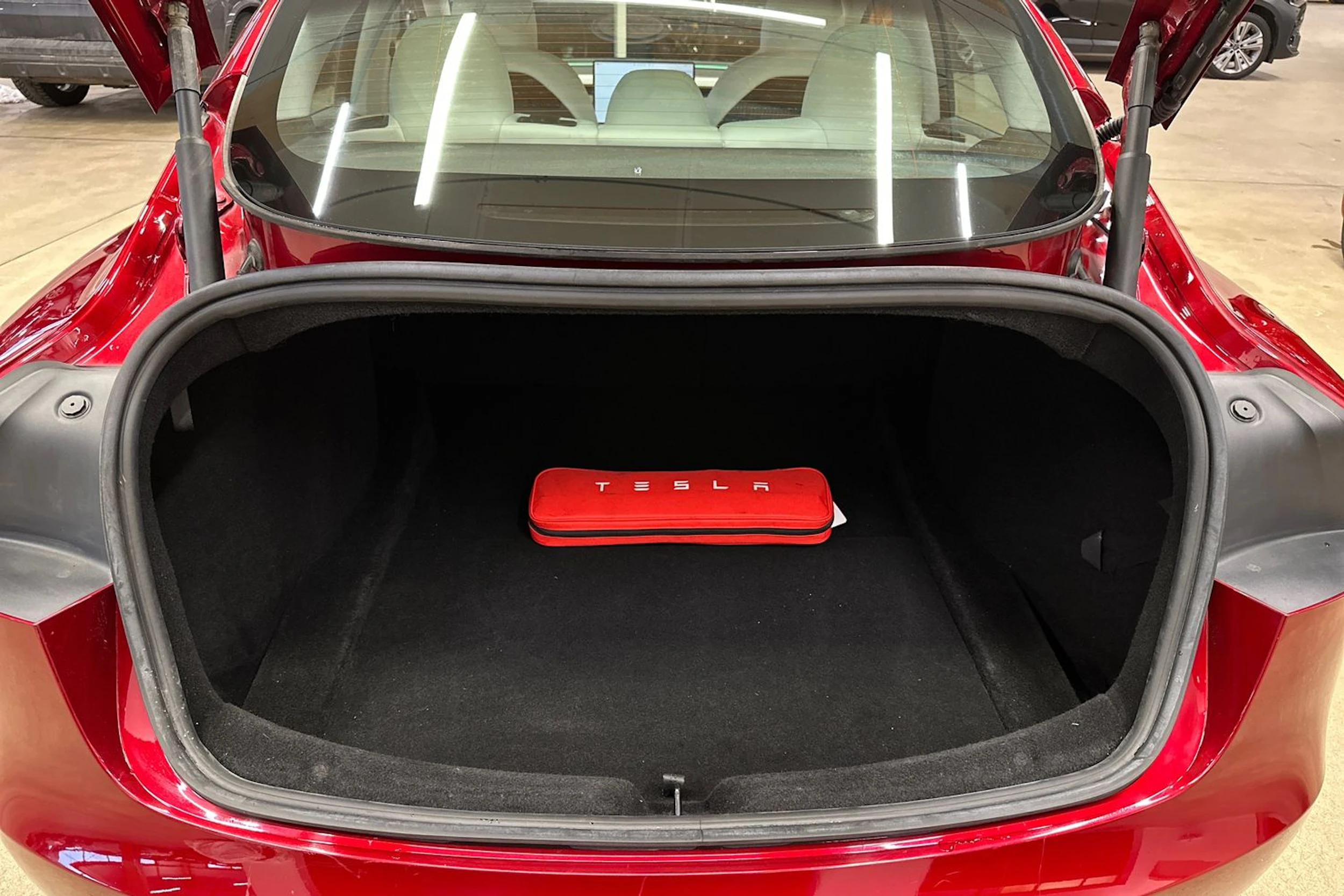 met. monivär. Tesla Model 3 2024 kuva 33.