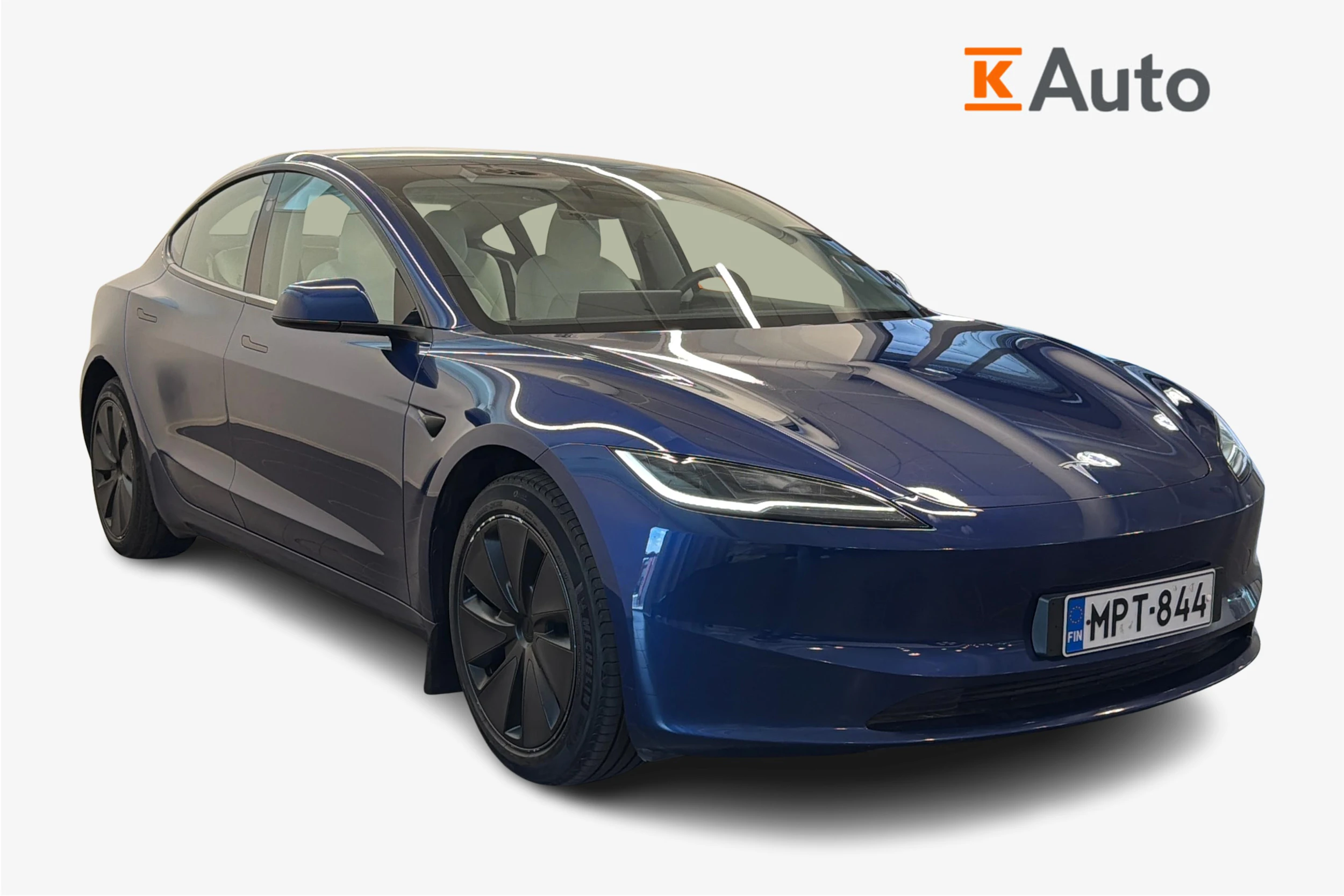 sininen Tesla Model 3 2024 kuva 1.