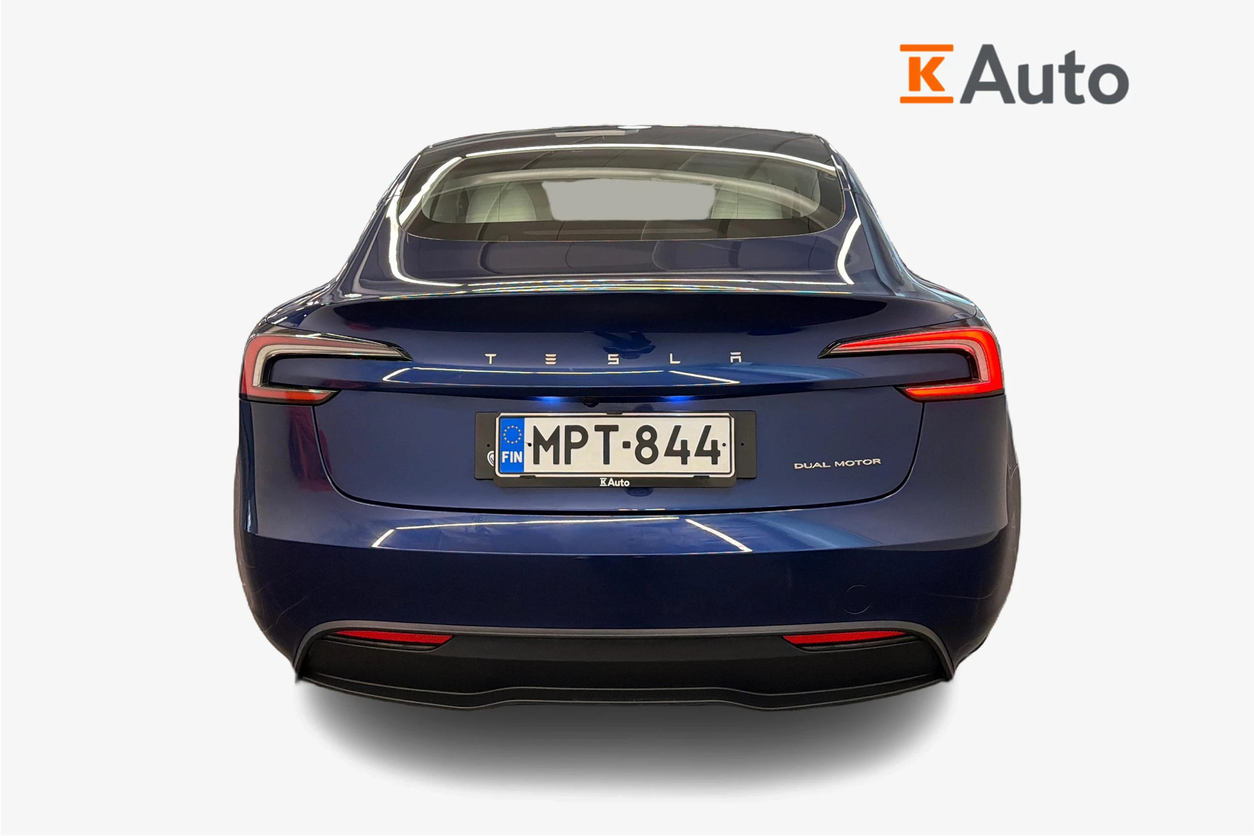sininen Tesla Model 3 2024 kuva 3.