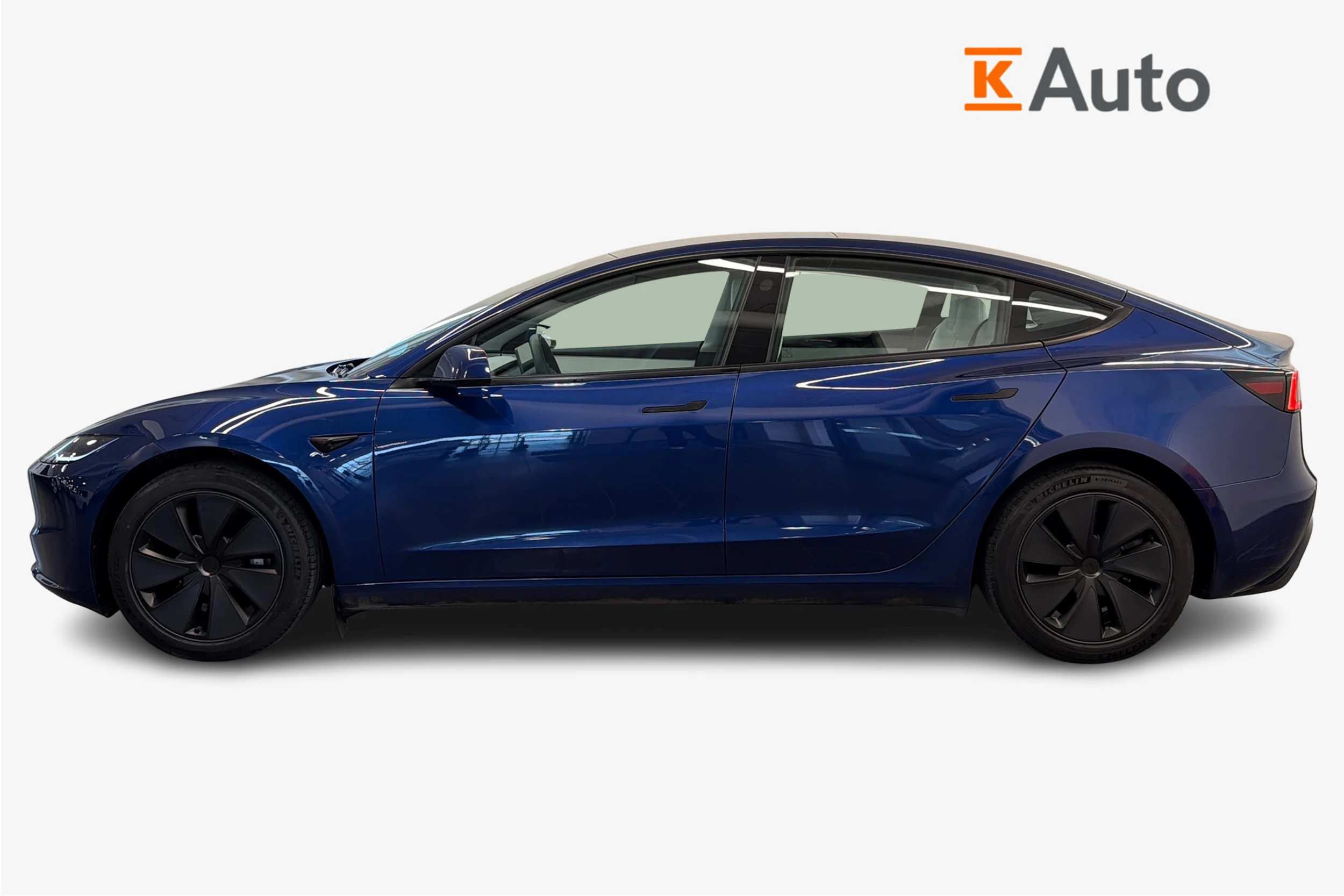 sininen Tesla Model 3 2024 kuva 5.