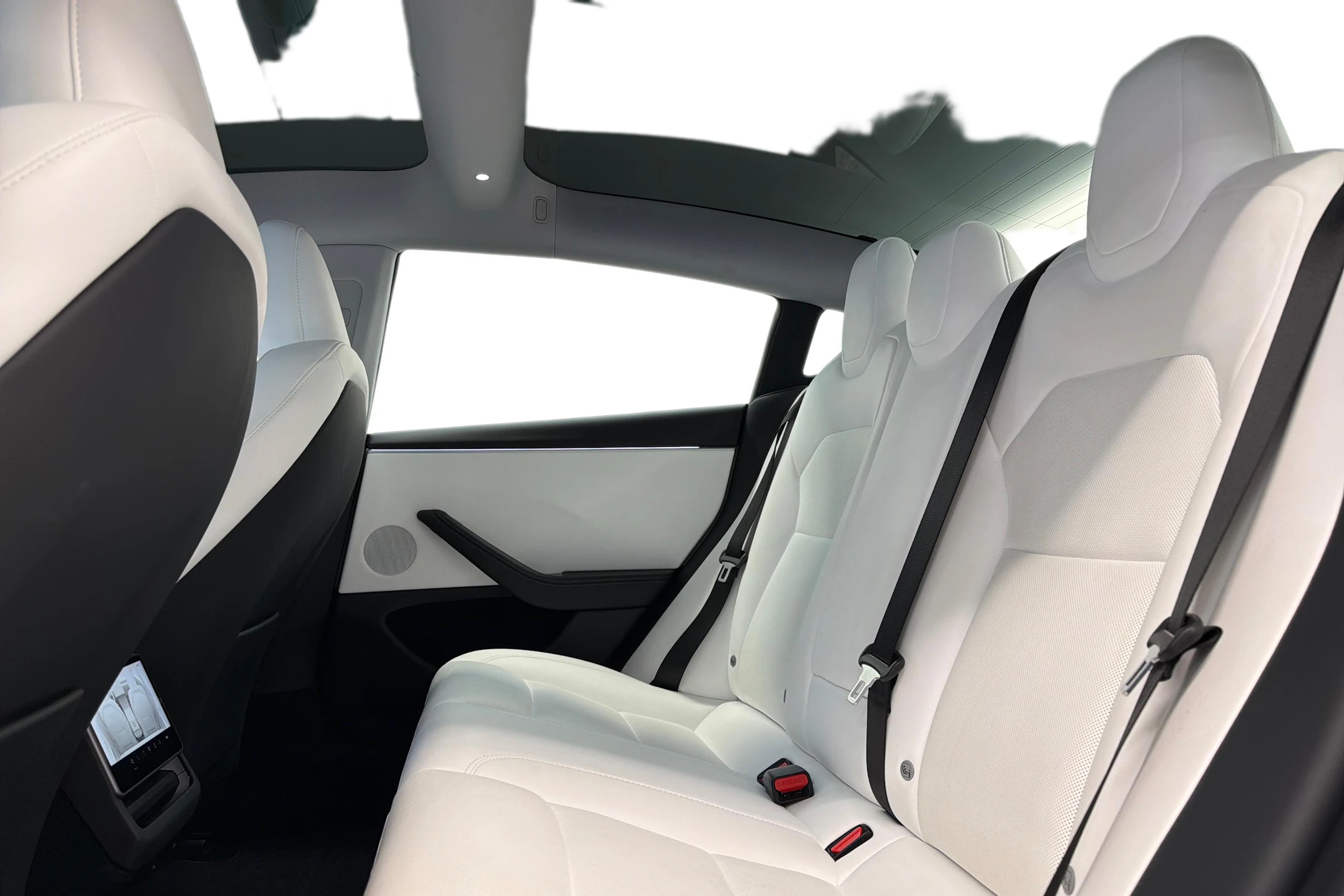 sininen Tesla Model 3 2024 kuva 8.