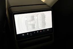 sininen Tesla Model 3 2024 kuva 15.