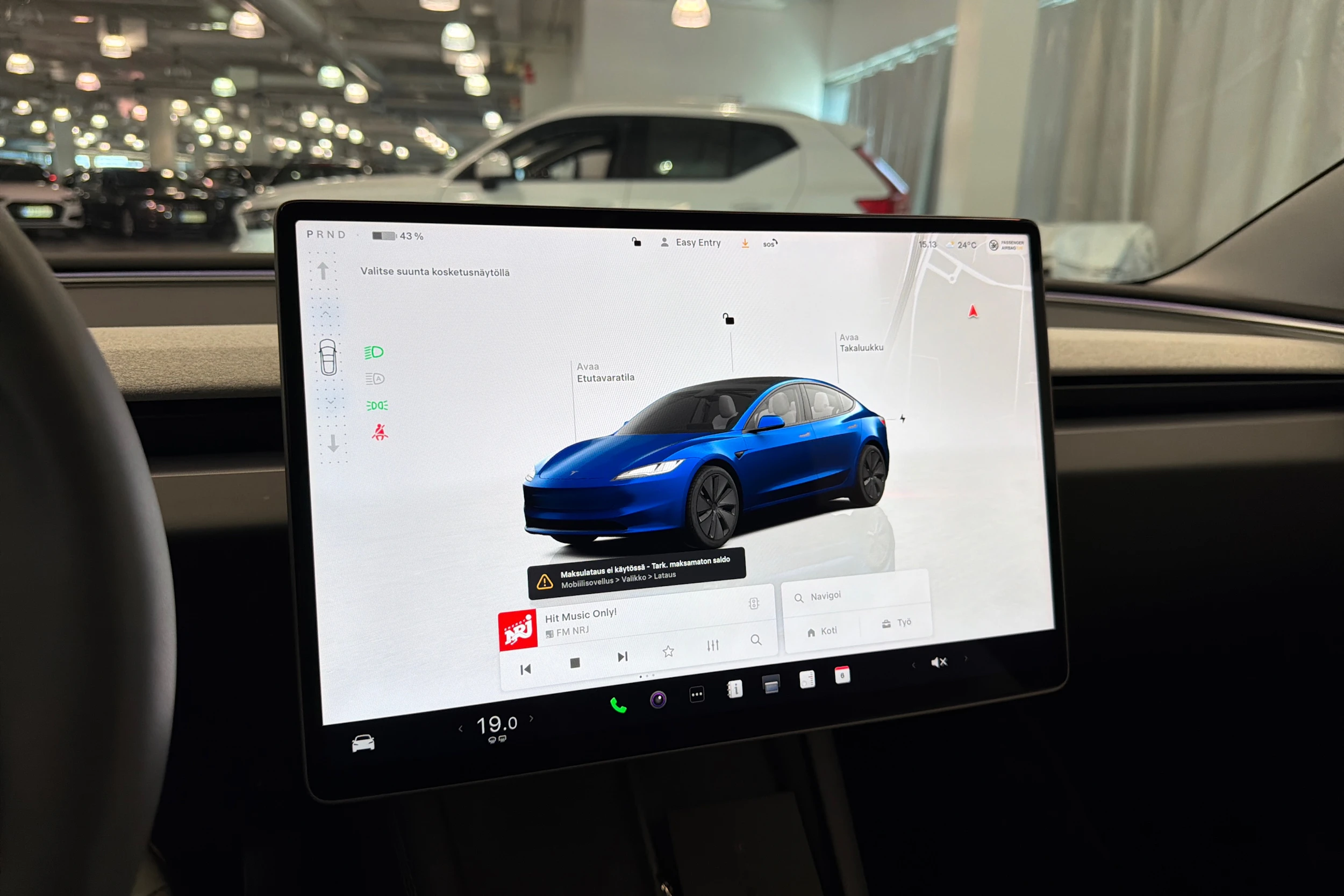 sininen Tesla Model 3 2024 kuva 23.