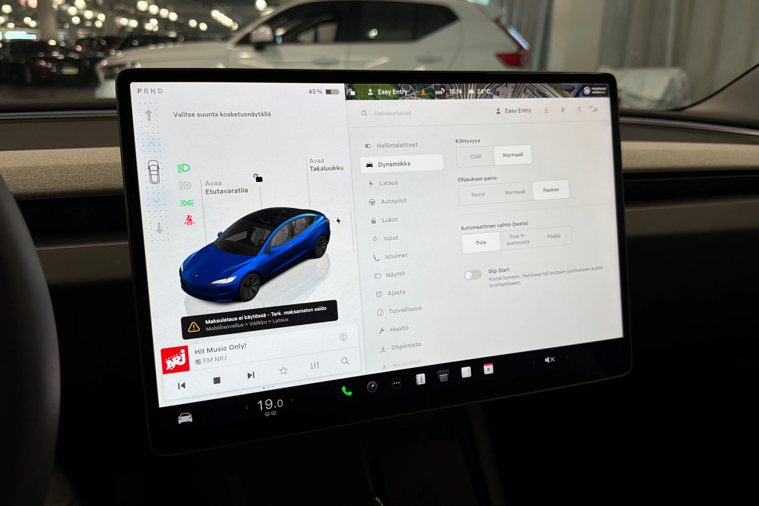 sininen Tesla Model 3 2024 kuva 25.