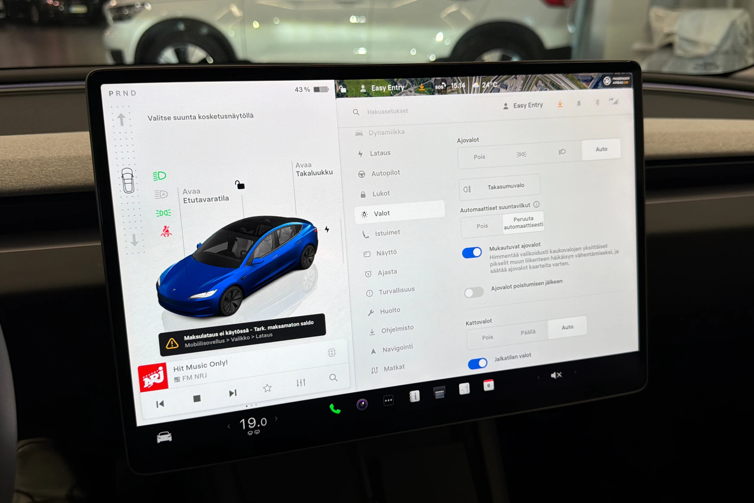 sininen Tesla Model 3 2024 kuva 27.