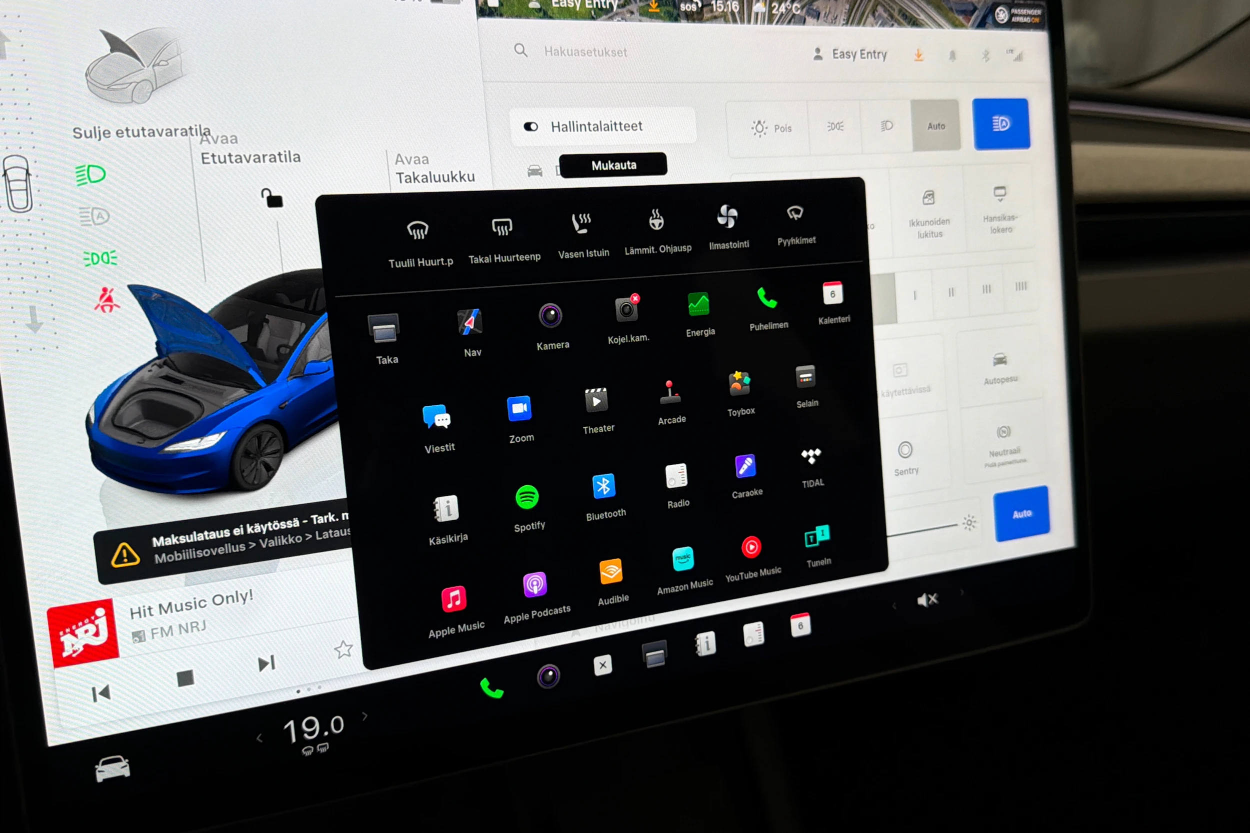 sininen Tesla Model 3 2024 kuva 29.