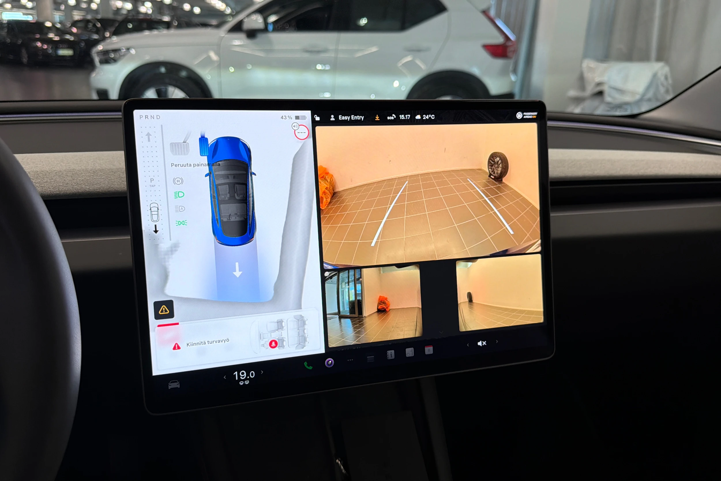 sininen Tesla Model 3 2024 kuva 30.