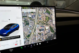 sininen Tesla Model 3 2024 kuva 31.