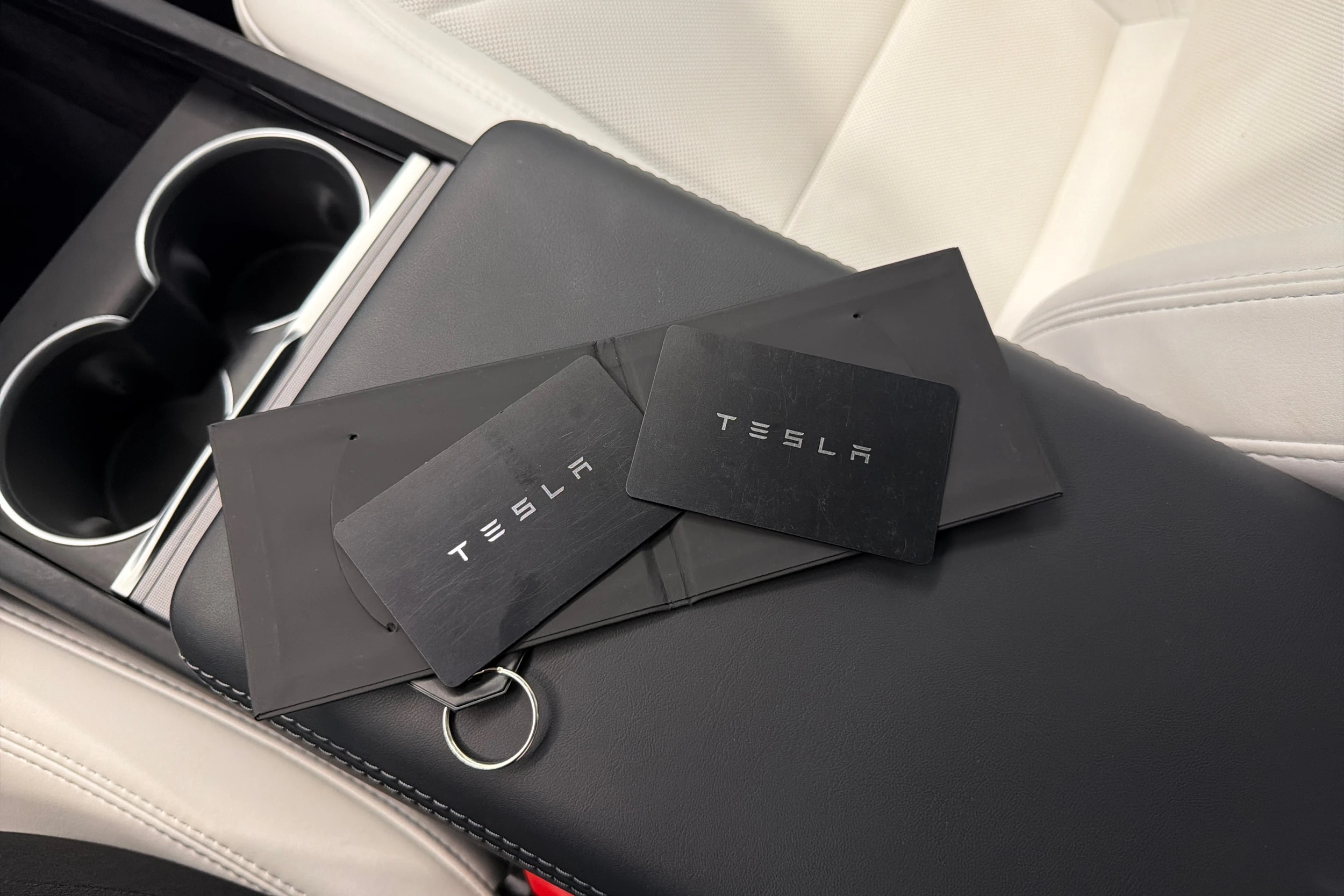 sininen Tesla Model 3 2024 kuva 32.