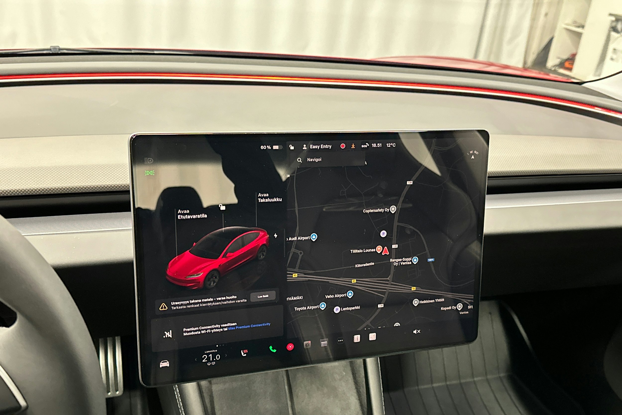 punainen Tesla Model 3 2024 kuva 14.