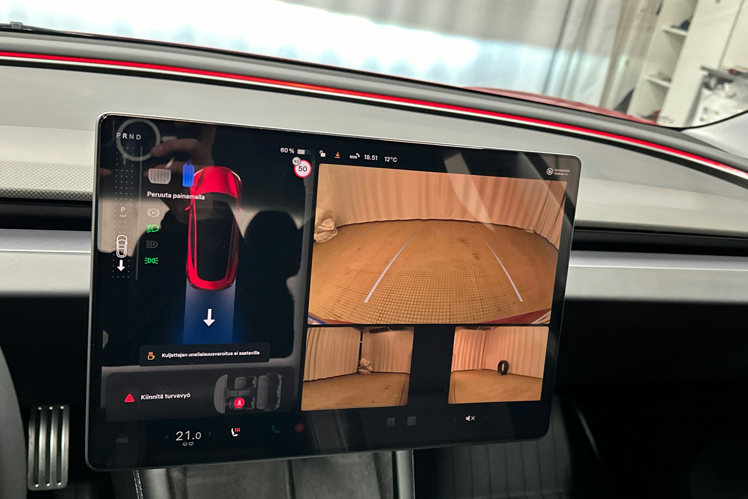 punainen Tesla Model 3 2024 kuva 15.