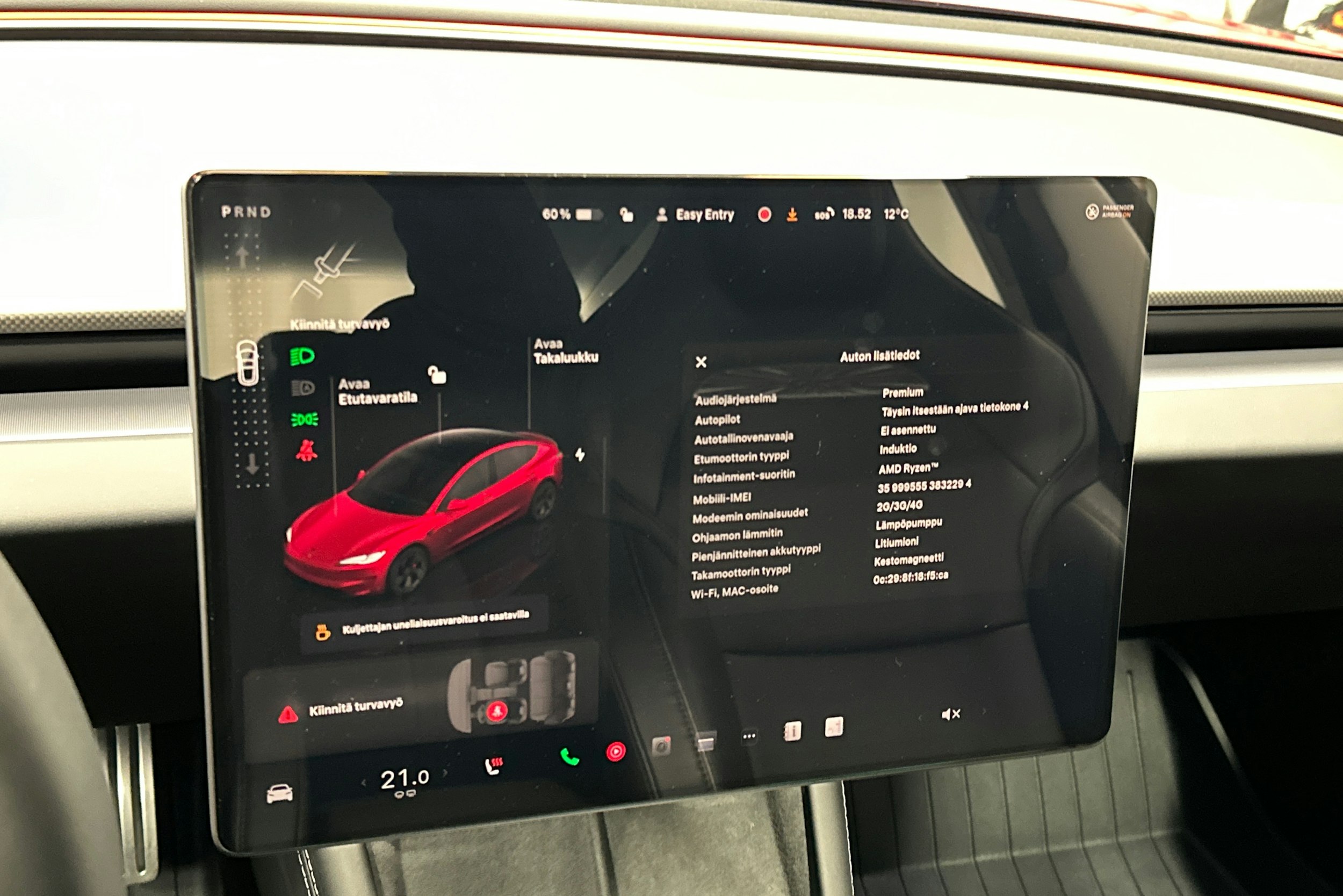 punainen Tesla Model 3 2024 kuva 17.
