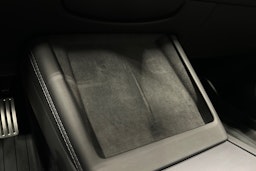 punainen Tesla Model 3 2024 kuva 21.