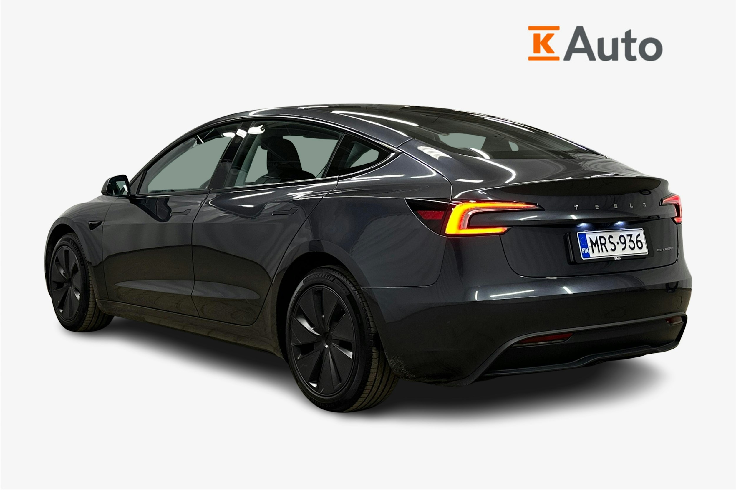 harmaa Tesla Model 3 2024 kuva 2.